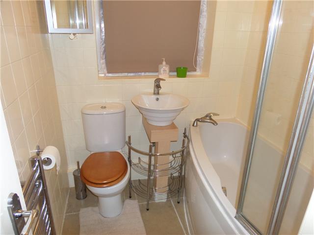  Image of 2 Bedroom Ground Maisonette  To Rent at Sutton Lane, Hounslow, TW3